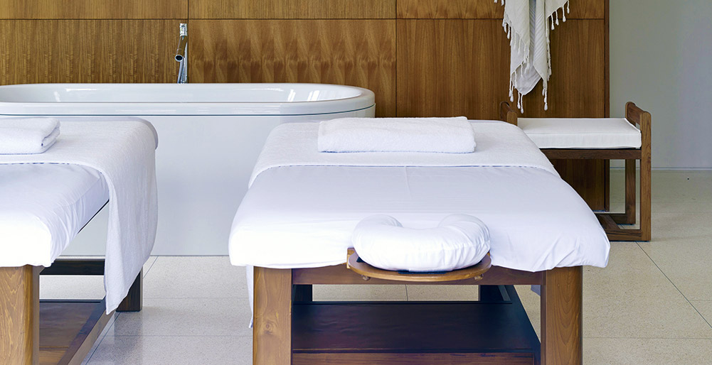 Arnalaya Beach House - Spa massage bed